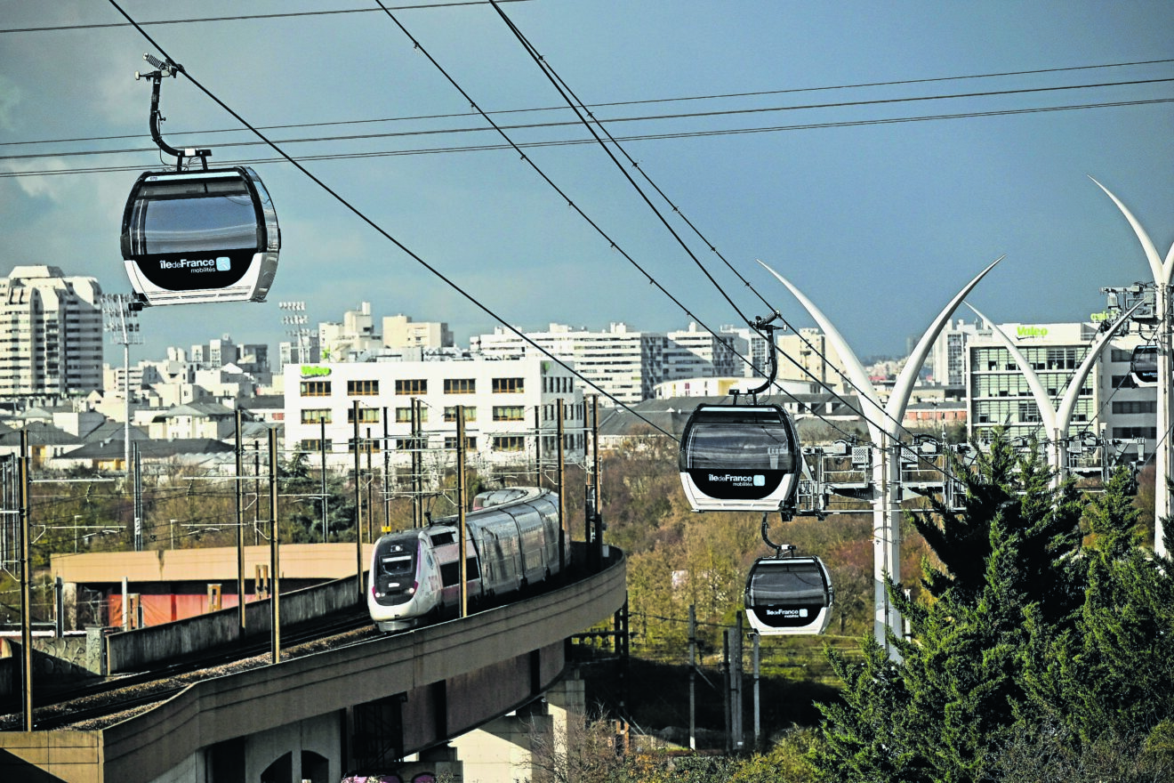 Seilbahn in Paris: Über Straßen hinweggleiten