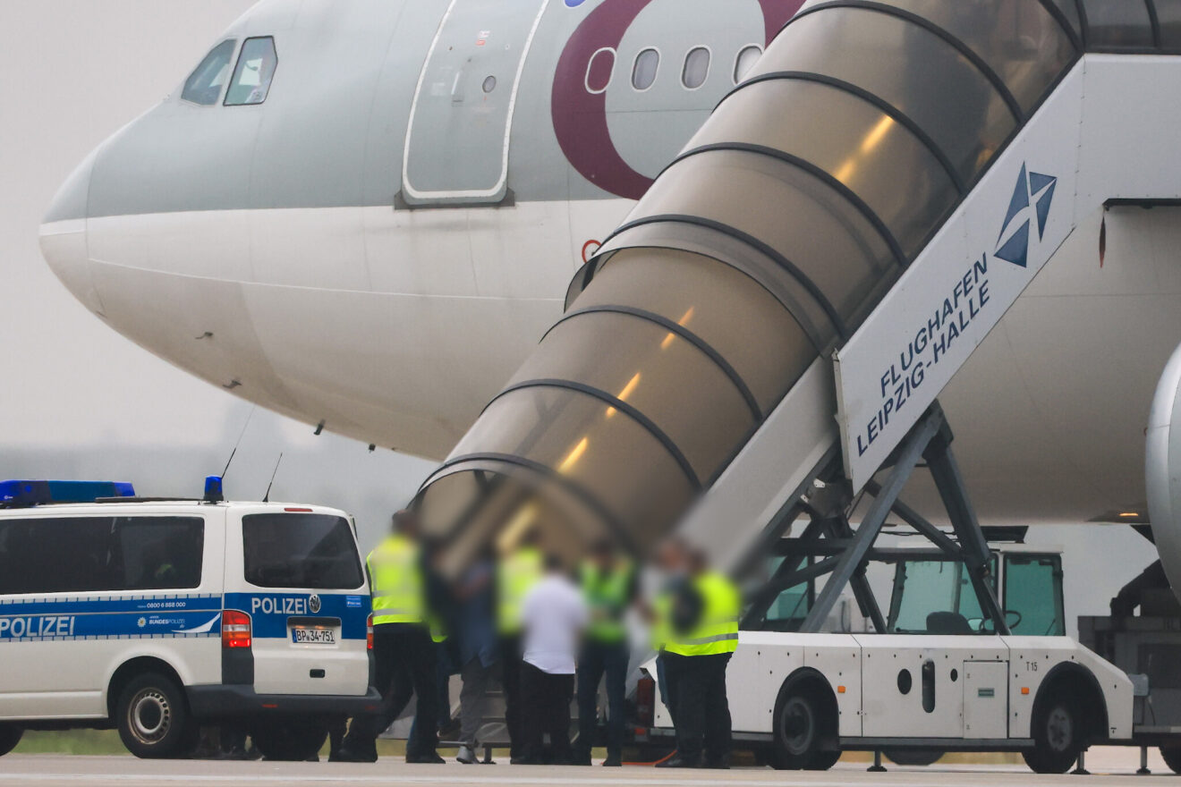 Nicht anerkannte Taliban helfen bei Abschiebungen aus Deutschland