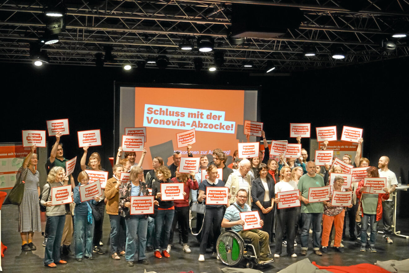 »Der dreisteste Vermieter Berlins«: Linke hört Mieter an