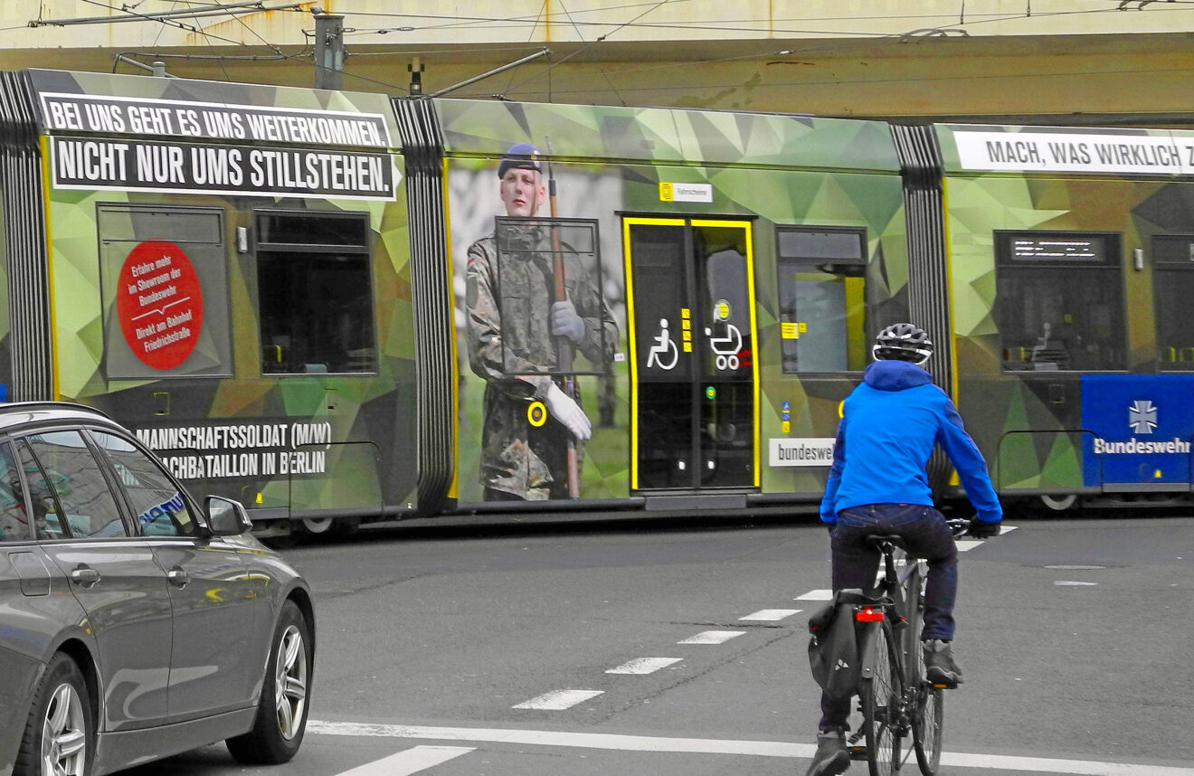 Zum Dienst an Bundeswehr-Tram verpflichtet